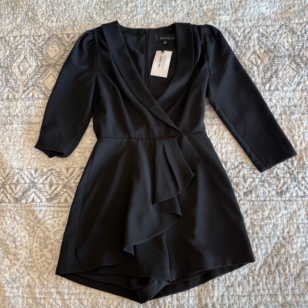 Deep V Collared Mini Romper - Picture 2 of 6